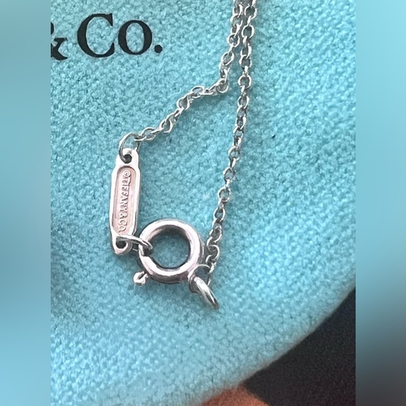 Authentic Preloved Tiffany & Co Twist Knot Pendant Necklace Sterling Silver - Picture 2 of 3